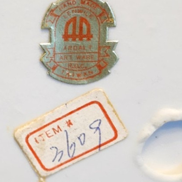 Vintage Lenwile Ardalt Revolving Ceramic Musical Box It' a Small World - Picture 3 of 5